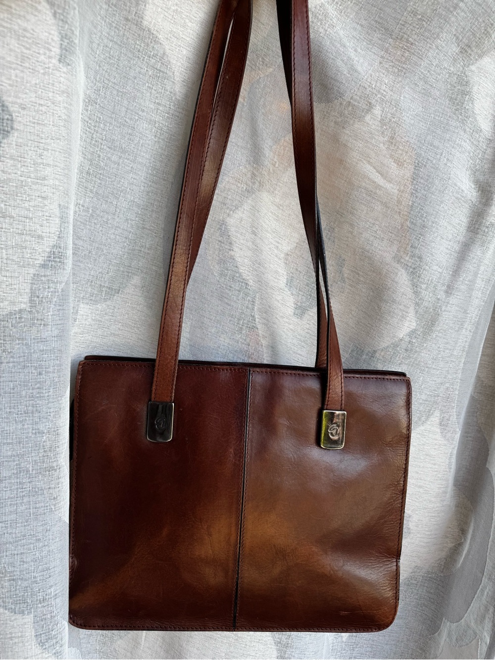Elegant Brown Leather Shoulder Bag